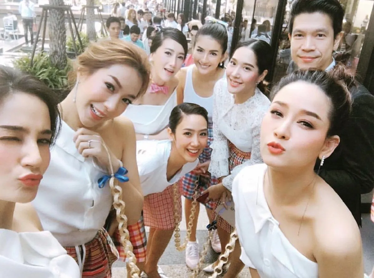 แก้ม กวินตรา ควงแฟนหนุ่มเข้าพิธีวิวาห์สไตล์อีสาน นุ่งผ้าขาวม้าสวยเก๋