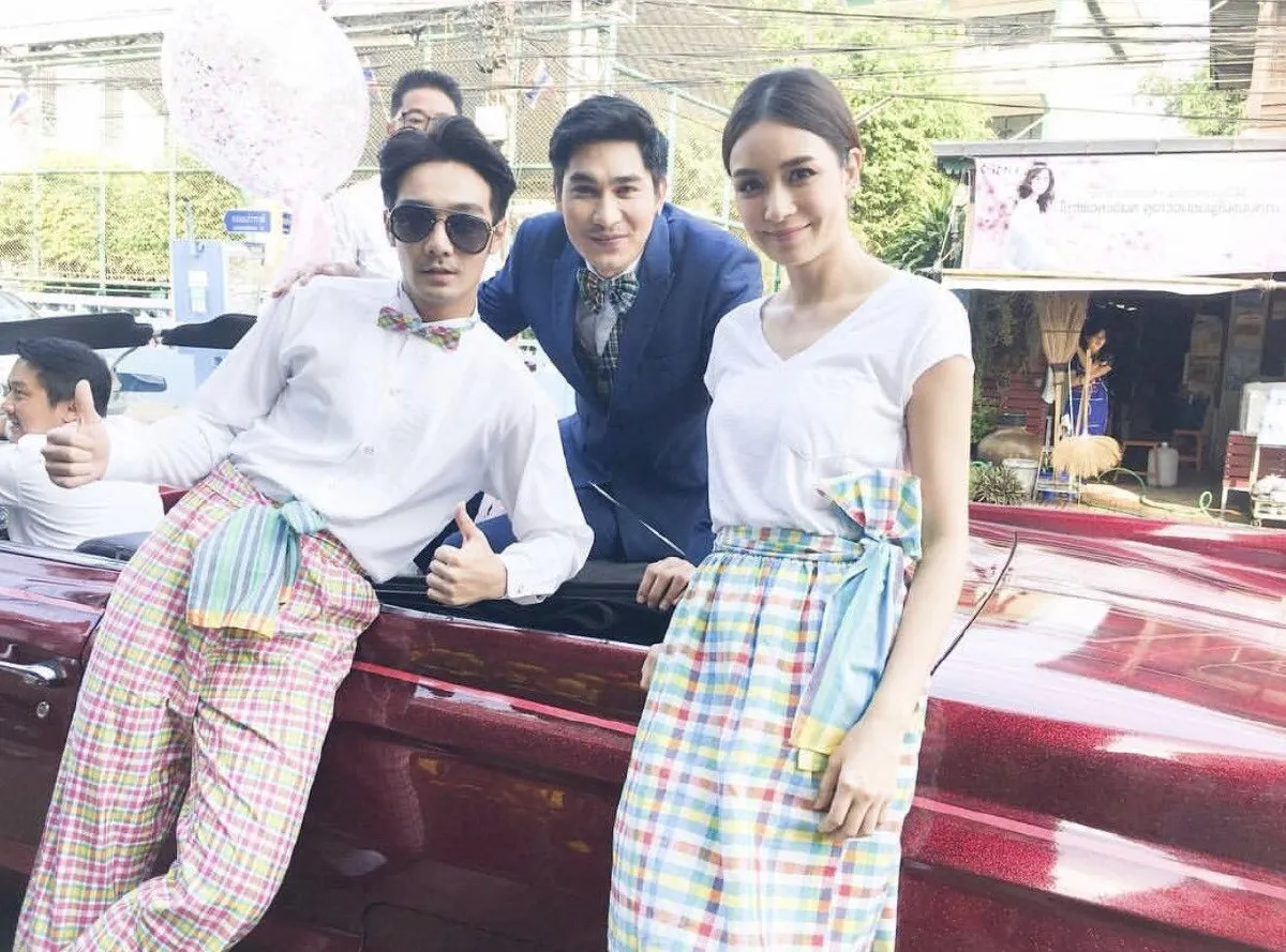 แก้ม กวินตรา ควงแฟนหนุ่มเข้าพิธีวิวาห์สไตล์อีสาน นุ่งผ้าขาวม้าสวยเก๋