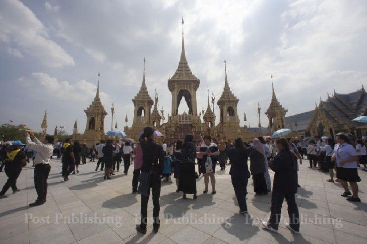 งดให้ประชาชนขึ้นชมชั้น1และ2พระเมรุมาศ ป้องกันพฤติกรรมไม่เหมาะสม งดให้ประชาชนขึ้นชมชั้น1และ2พระเมรุมาศ ป้องกันพฤติกรรมไม่เหมาะสม