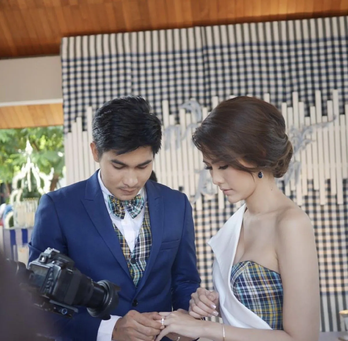 แก้ม กวินตรา ควงแฟนหนุ่มเข้าพิธีวิวาห์สไตล์อีสาน นุ่งผ้าขาวม้าสวยเก๋