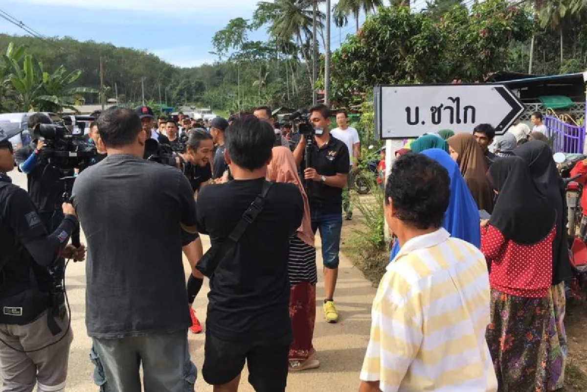 ชาวอ.ธารโตรอตูนบอดี้สแลมวิ่งผ่านบริจาคเงิน