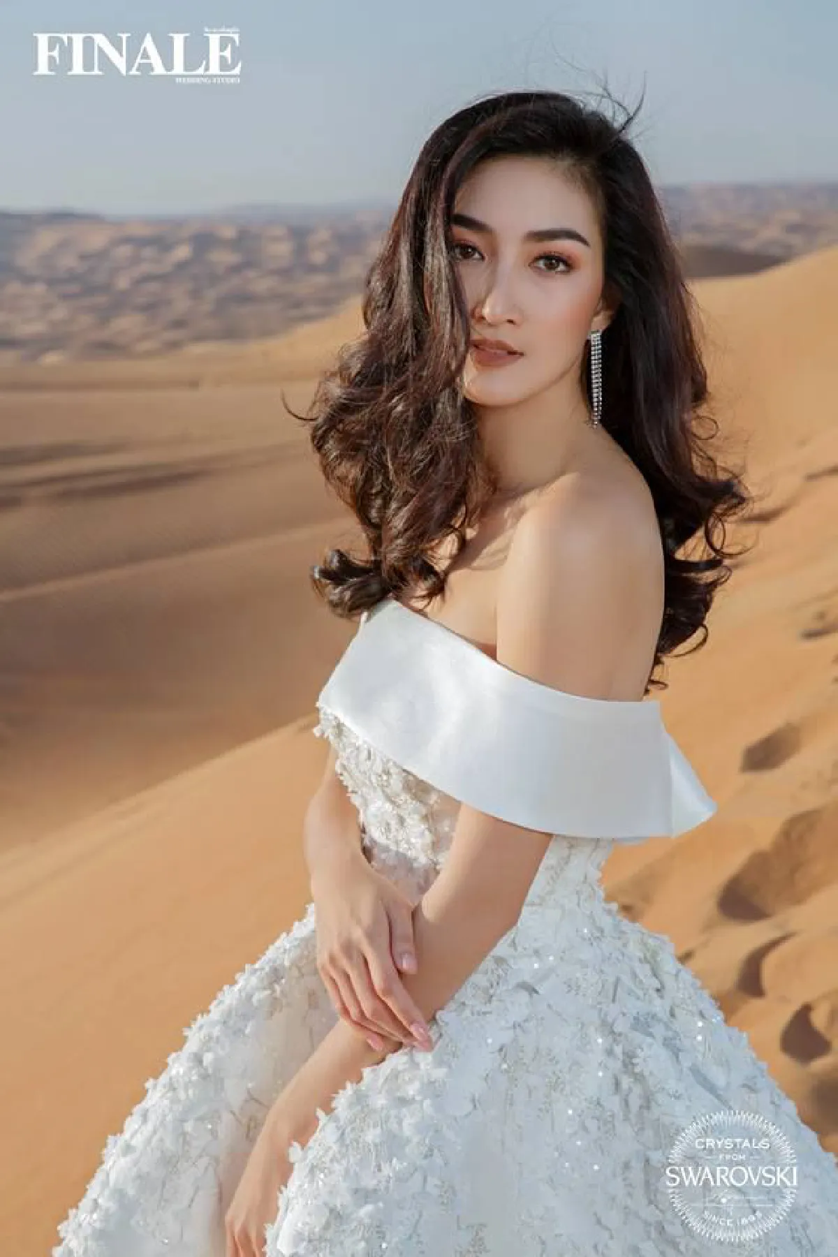 แพนเค้ก ถ่ายแฟชั่นชุดแต่งงานสวยอลังการ กลางทะเลทรายดูไบ