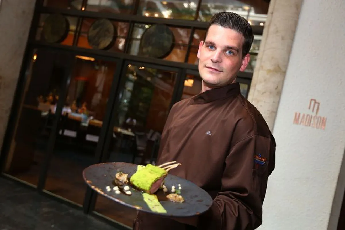 นิโค เมทเทิน เชฟไฟแรงแห่ง ‘เมดิสัน สเต๊กเฮาส์’