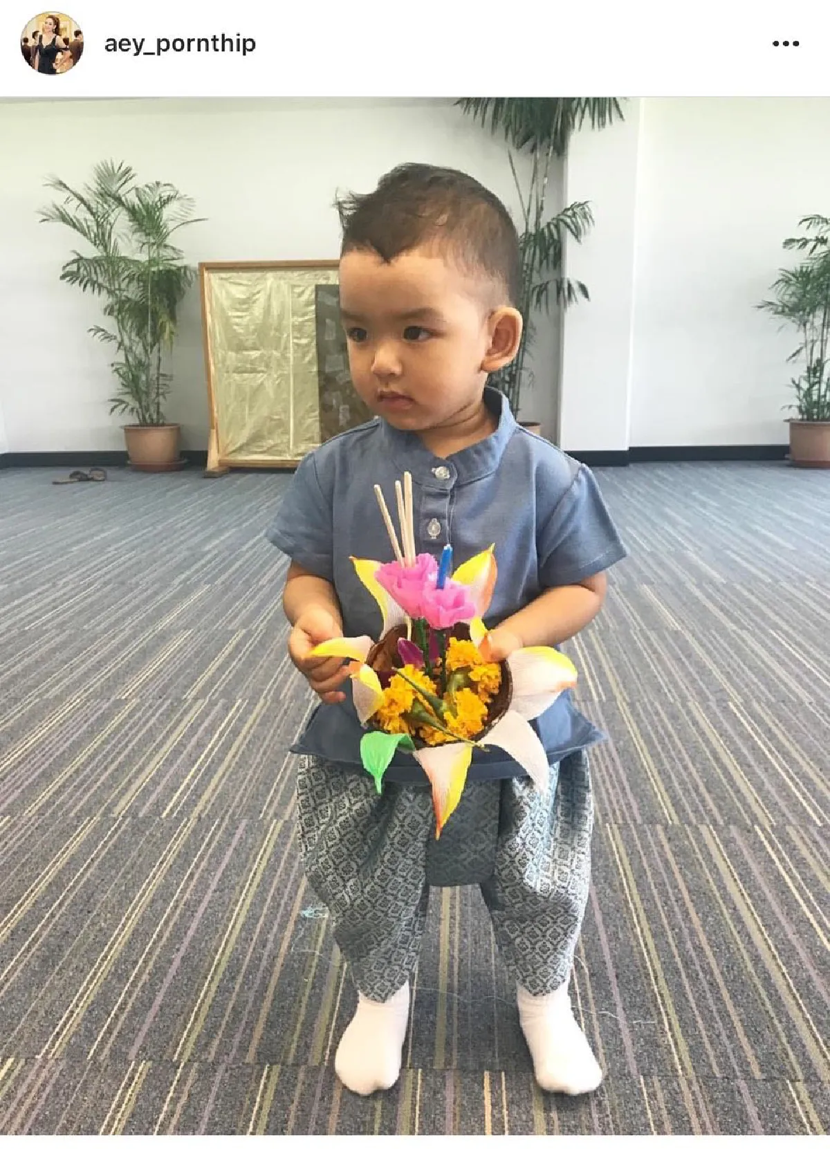 รวมลูกดาราพาเหรดแต่งชุดไทยในวันลอยกระทง