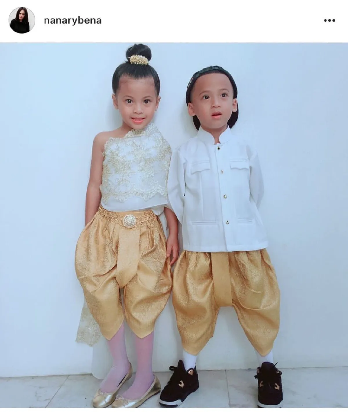 รวมลูกดาราพาเหรดแต่งชุดไทยในวันลอยกระทง