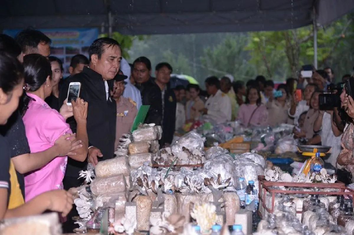 "ประยุทธ์"ปราศรัยกลางสายฝนย้ำมีแผนรับมือน้ำท่วม