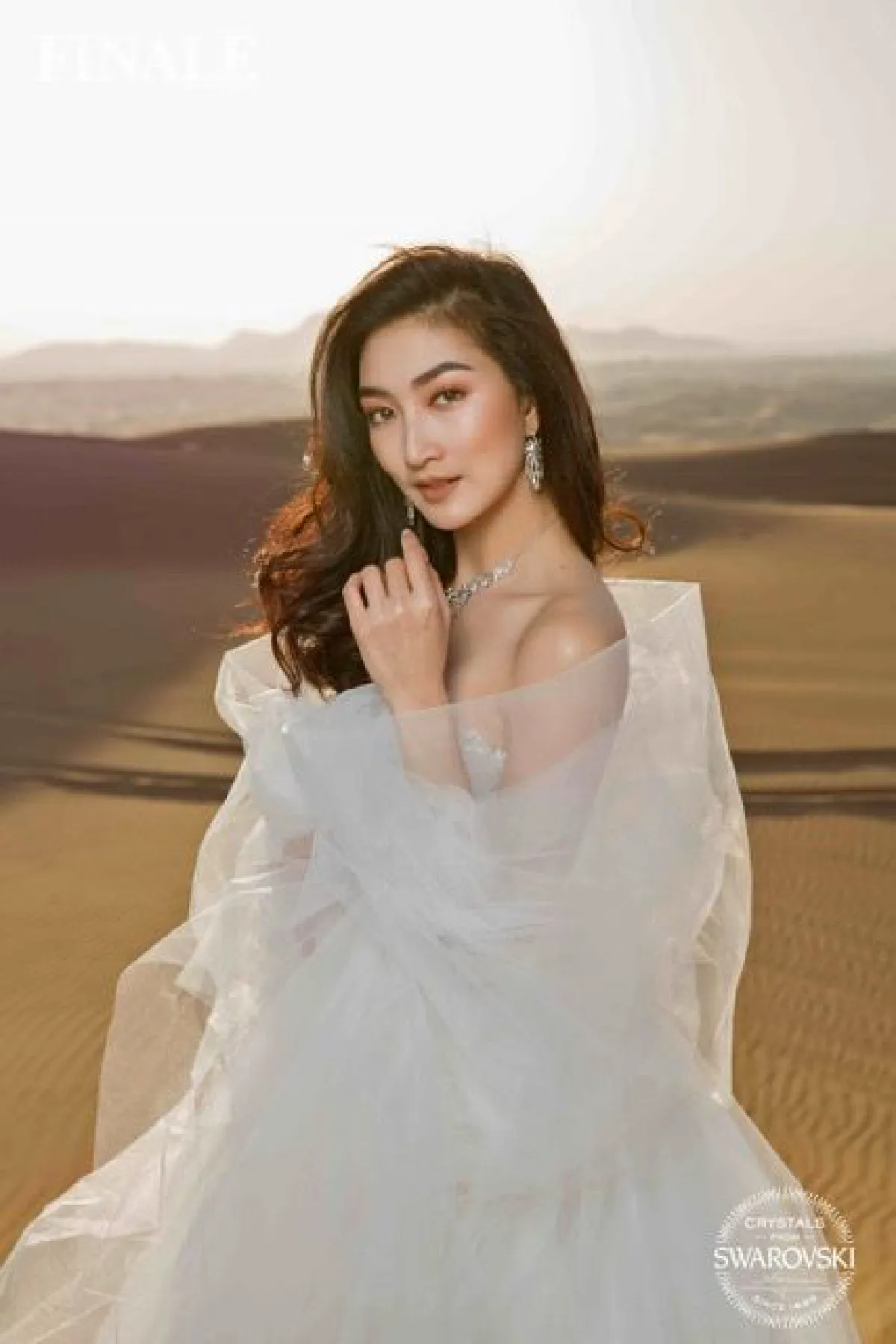 แพนเค้ก ถ่ายแฟชั่นชุดแต่งงานสวยอลังการ กลางทะเลทรายดูไบ