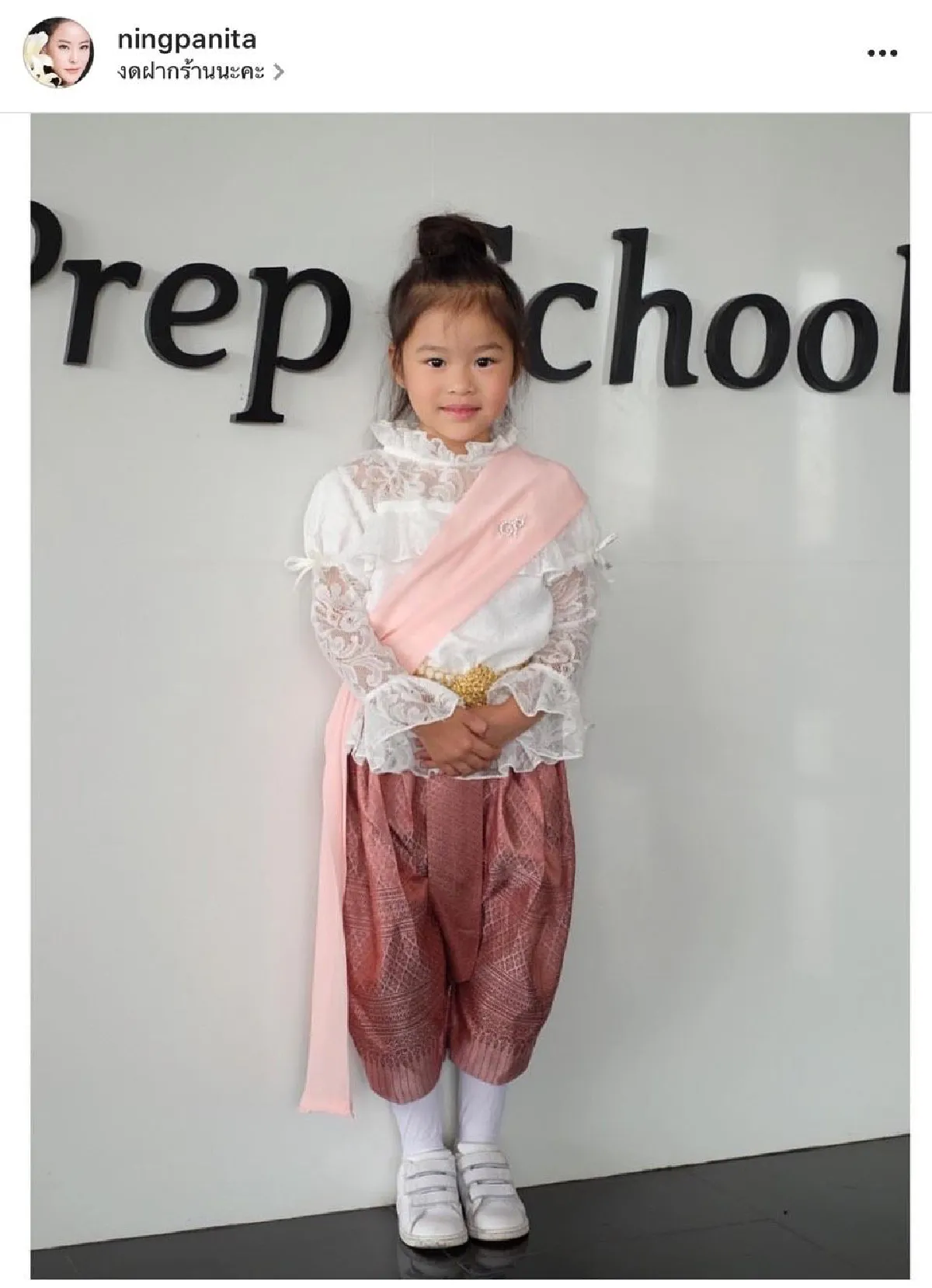 รวมลูกดาราพาเหรดแต่งชุดไทยในวันลอยกระทง