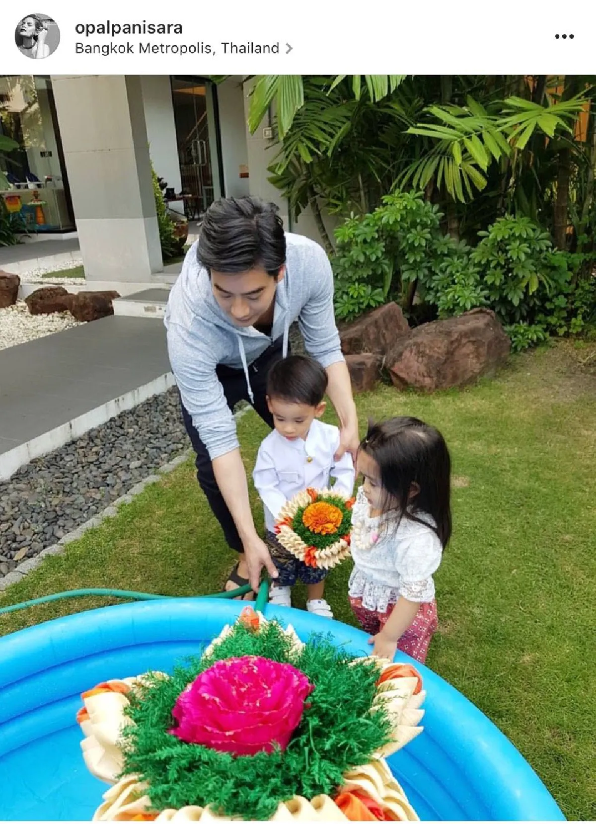 รวมลูกดาราพาเหรดแต่งชุดไทยในวันลอยกระทง