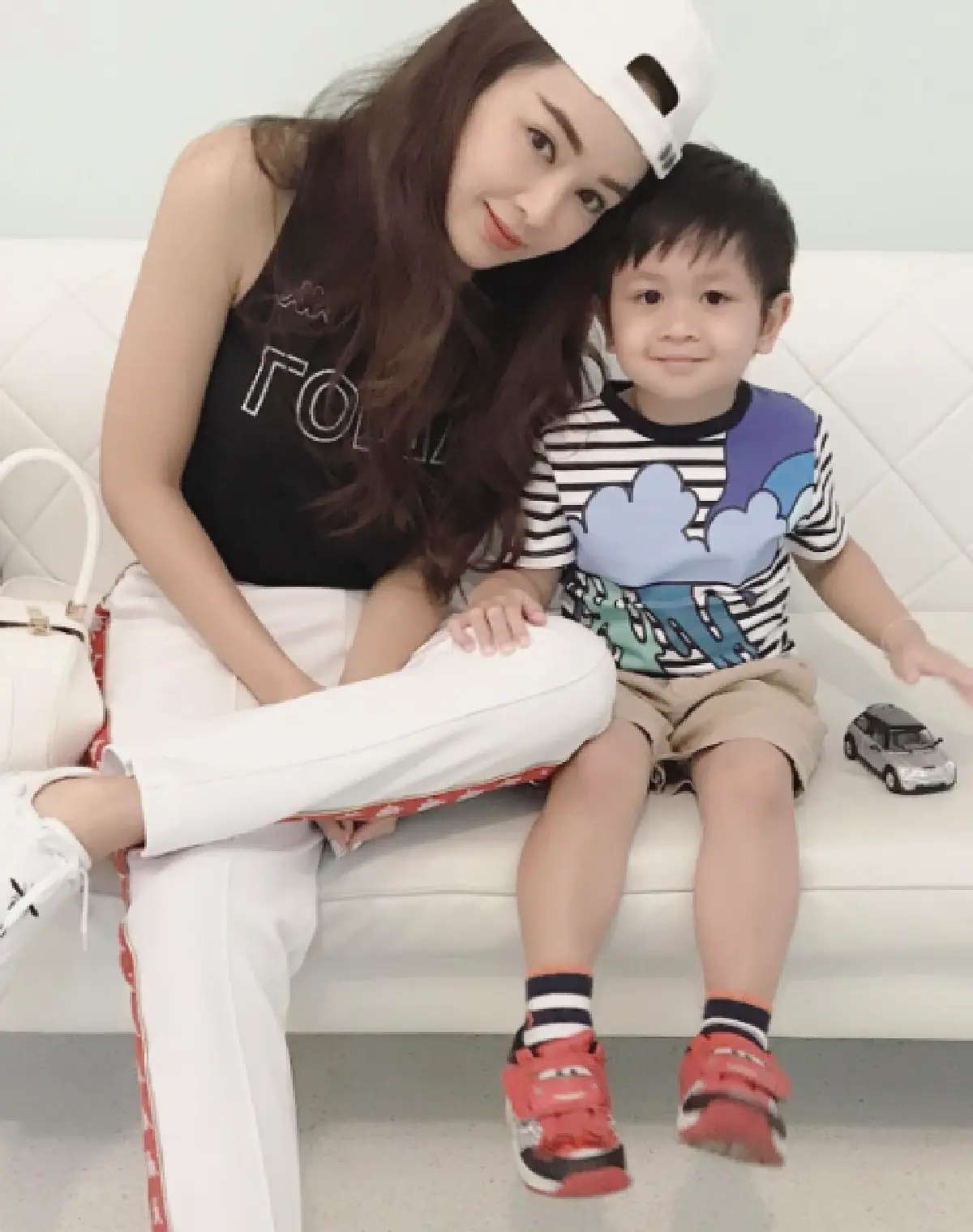 ส่องแฟชั่นเลี้ยงลูกในแบบฉบับ “เป้ย ปานวาด" ที่สวยดูดีทุกวัน
