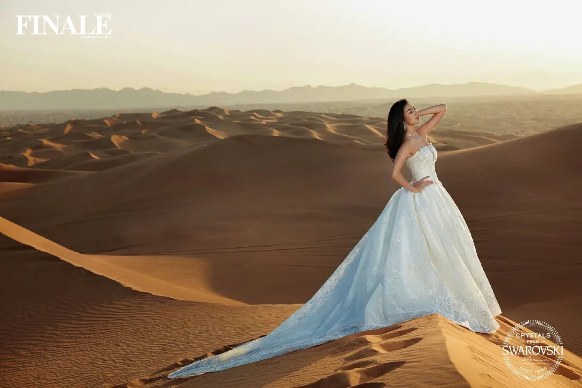 แพนเค้ก ถ่ายแฟชั่นชุดแต่งงานสวยอลังการ กลางทะเลทรายดูไบ