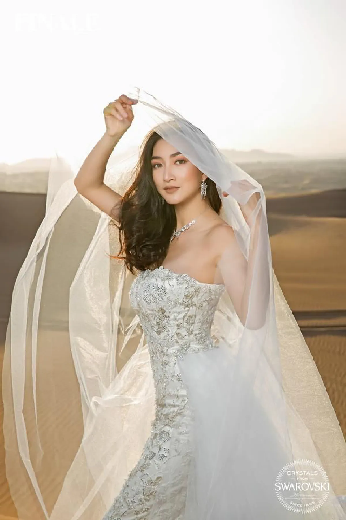 แพนเค้ก ถ่ายแฟชั่นชุดแต่งงานสวยอลังการ กลางทะเลทรายดูไบ