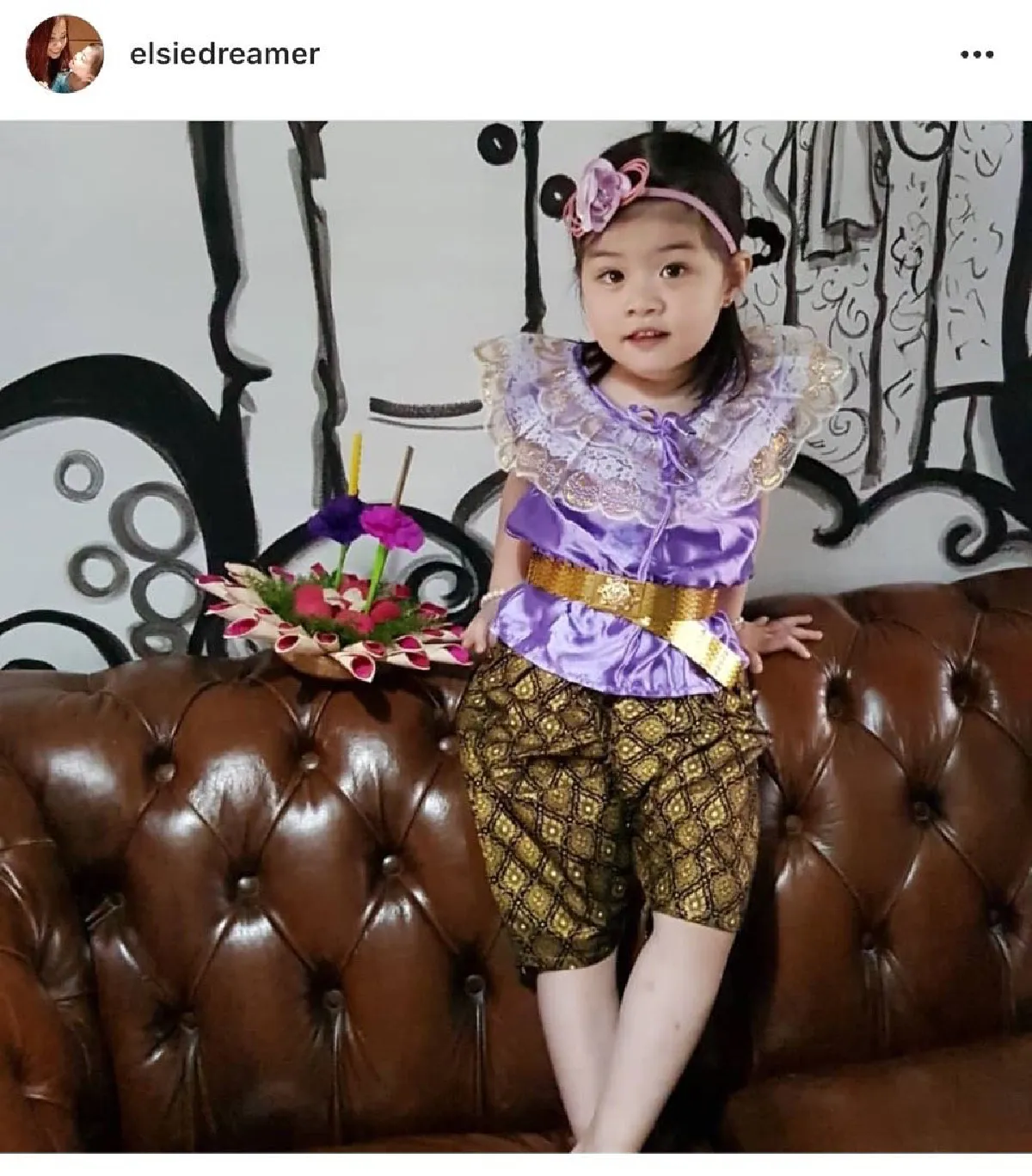 รวมลูกดาราพาเหรดแต่งชุดไทยในวันลอยกระทง