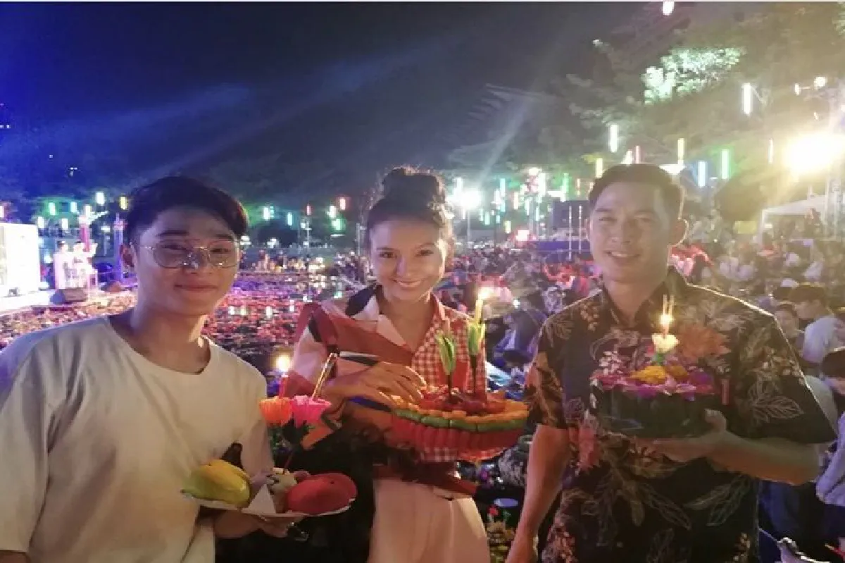 บุญจะส่งให้เราสุขใจ..ส่องภาพดาราคนดังพากันลอยกระทง