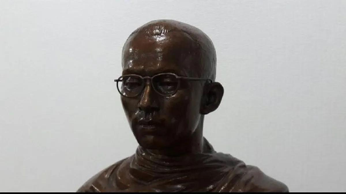 ทวีศักดิ์ เลิศประพันธ์ รูปหล่อ ร.9 ศิลปะวิจิตรบรรจง แทนดวงใจตราบนิรันดร์