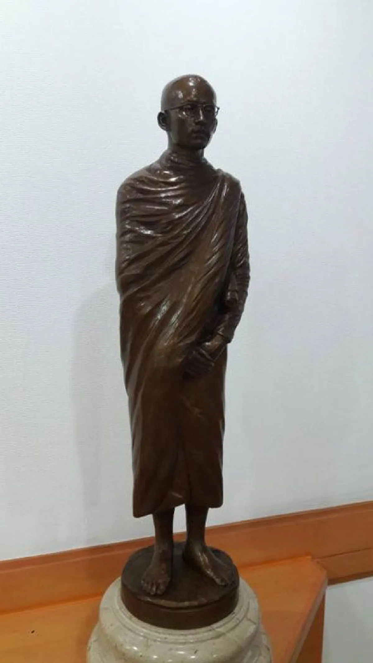 ทวีศักดิ์ เลิศประพันธ์ รูปหล่อ ร.9 ศิลปะวิจิตรบรรจง แทนดวงใจตราบนิรันดร์