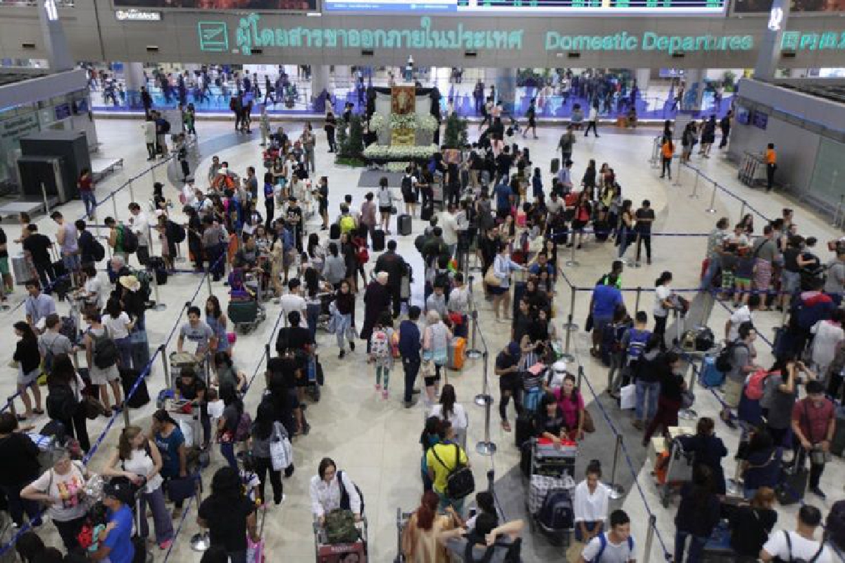 ยอดใช้สนามบินคึกคัก ผู้โดยสารใช้บริการแตะ130ล้านคน ยอดใช้สนามบินคึกคัก ผู้โดยสารใช้บริการแตะ130ล้านคน