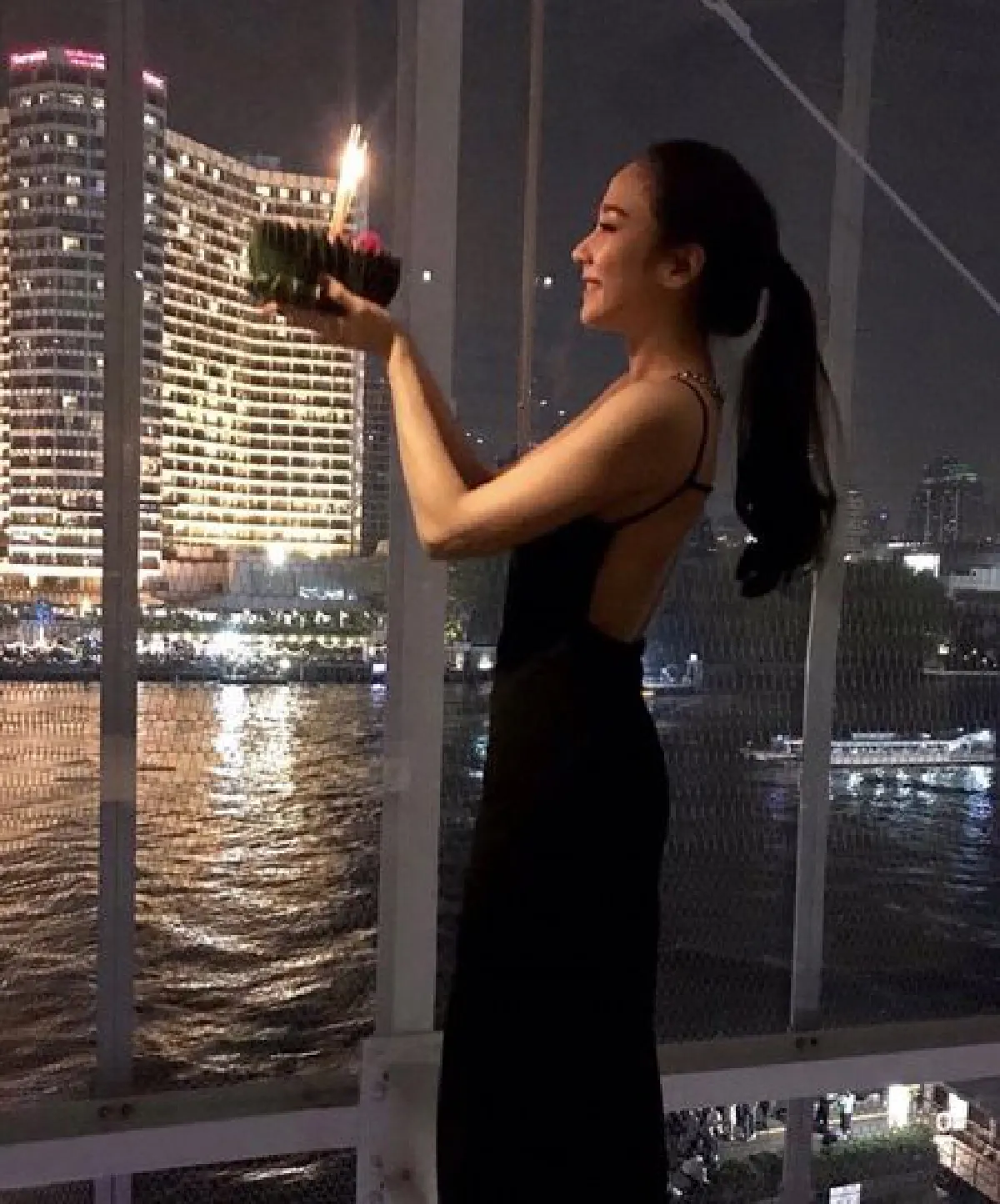 บุญจะส่งให้เราสุขใจ..ส่องภาพดาราคนดังพากันลอยกระทง