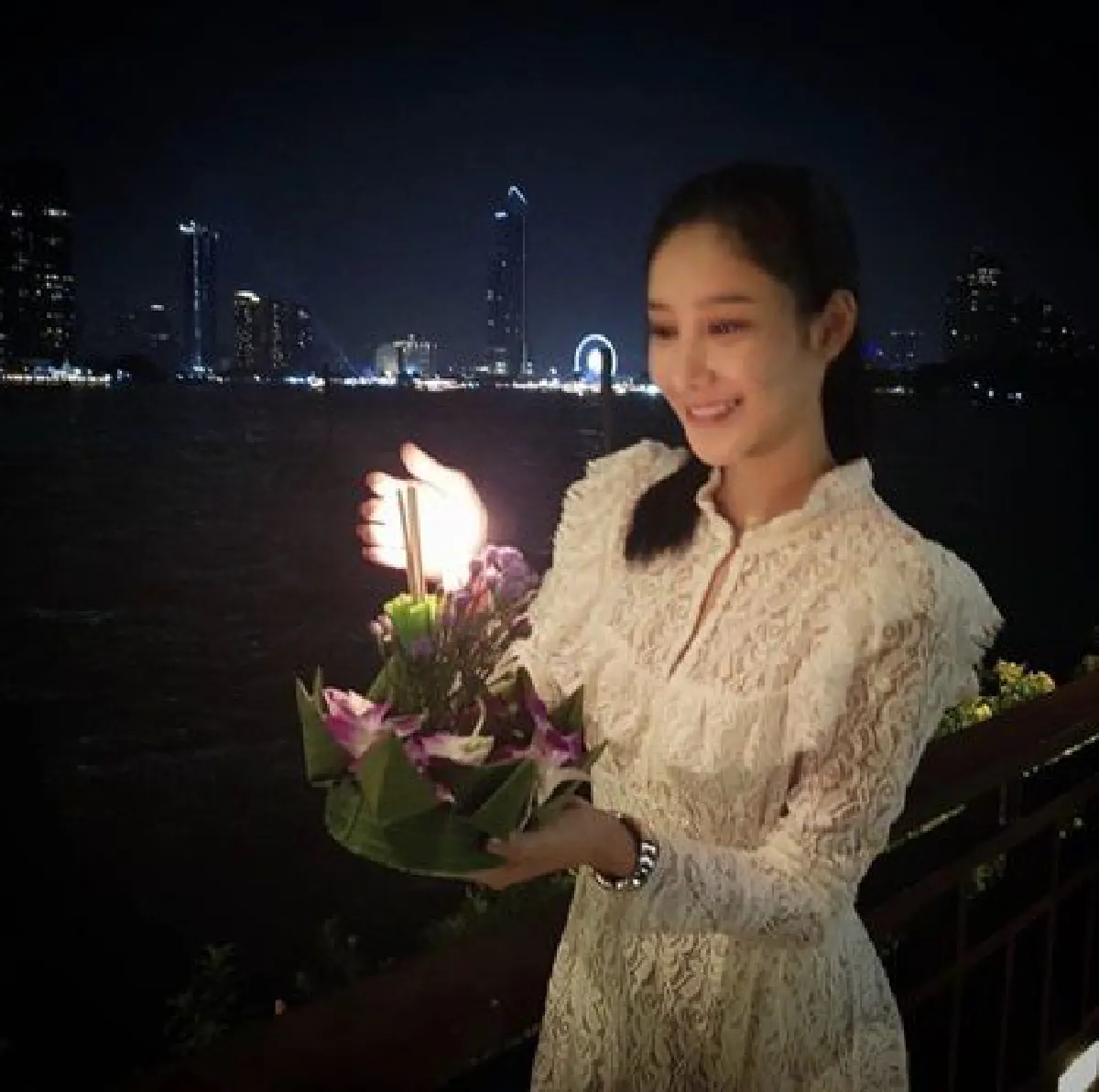 บุญจะส่งให้เราสุขใจ..ส่องภาพดาราคนดังพากันลอยกระทง