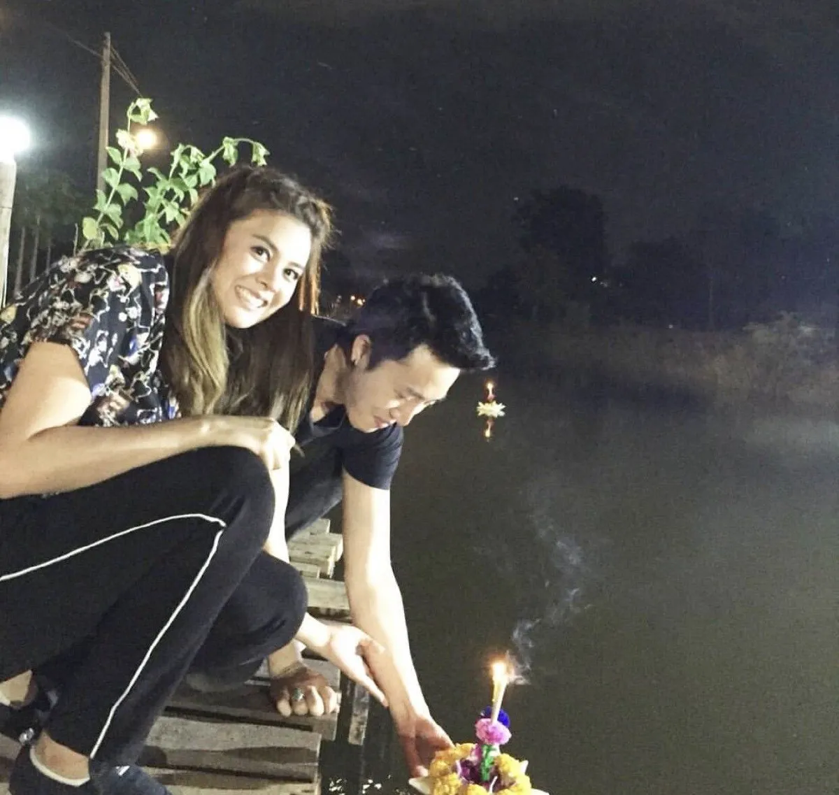 คู่รักดาราเสิร์ฟความหวาน ค่ำคืนวันลอยกระทง