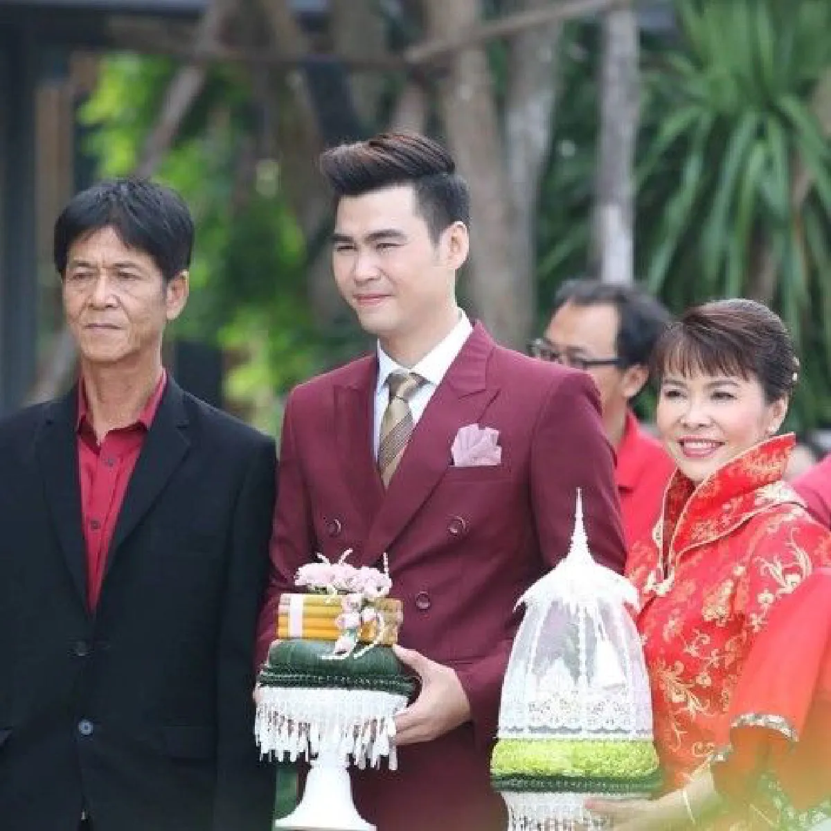 พั้นช์ วรกาญจน์ ควงแฟนหนุ่มลั่นประตูวิวาห์ ที่ชุมพร