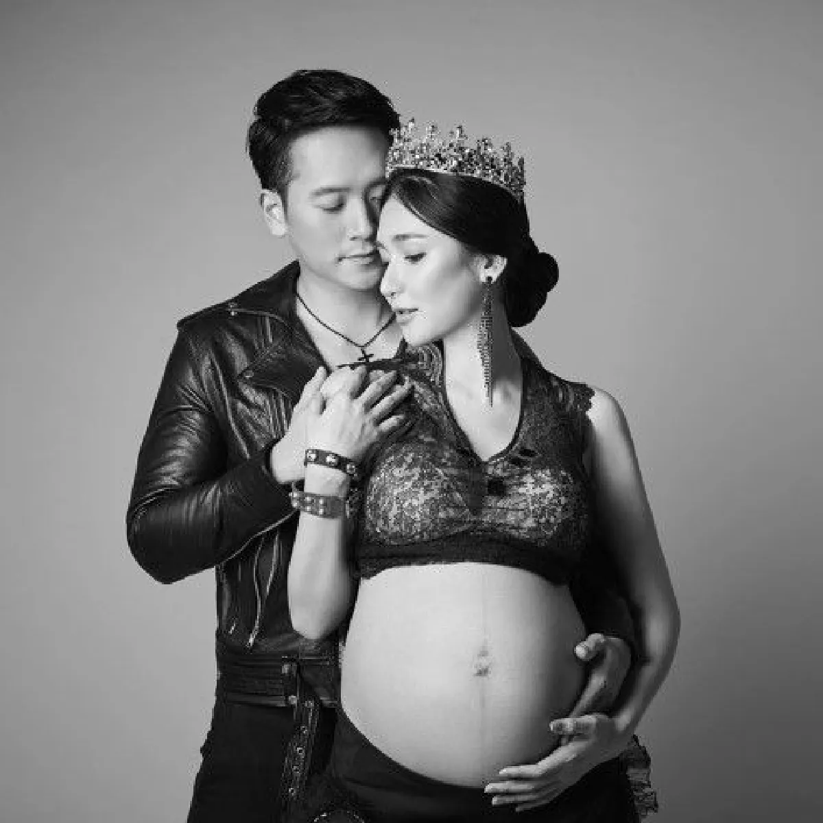 "เนย โชติกา" สุดเซ็กซี่กับแฟชั่นคุณแม่ก่อนคลอด