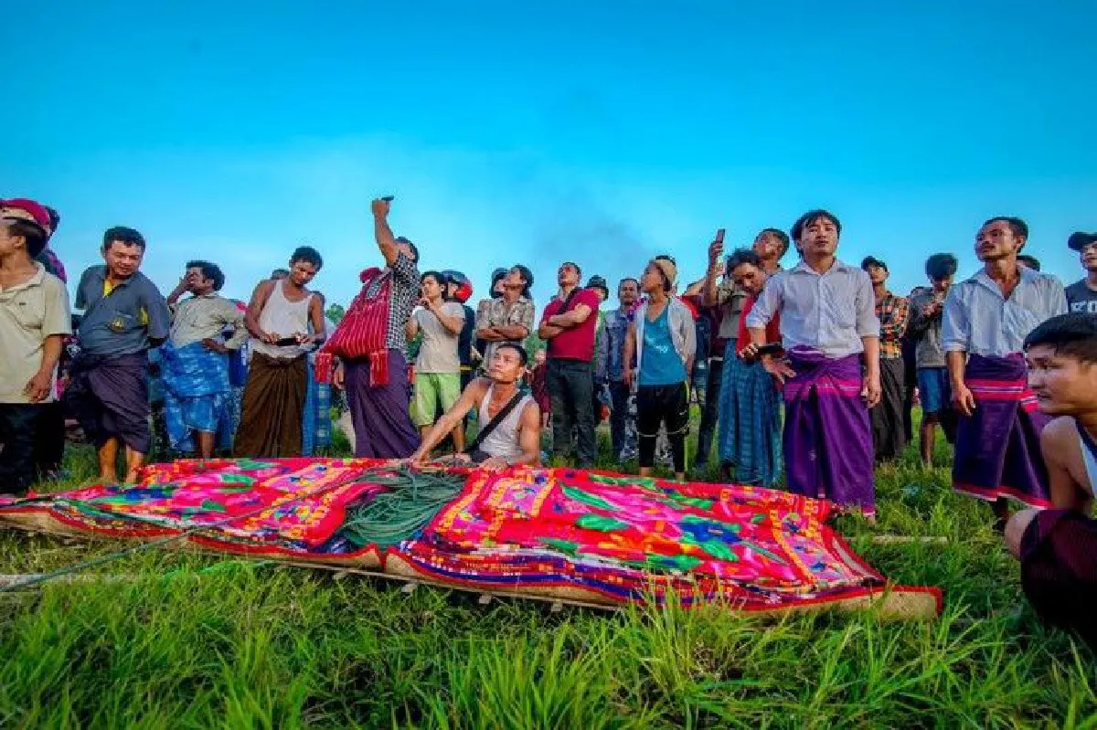 เผยภาพงานประกวดโคมลอยยักษ์ในรัฐกะเหรี่ยงประเทศเมียนมา