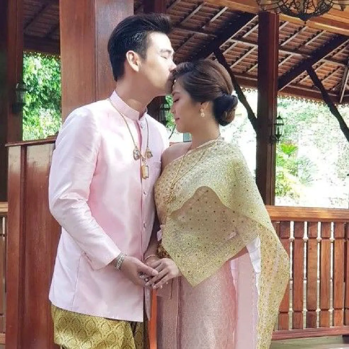 พั้นช์ วรกาญจน์ ควงแฟนหนุ่มลั่นประตูวิวาห์ ที่ชุมพร