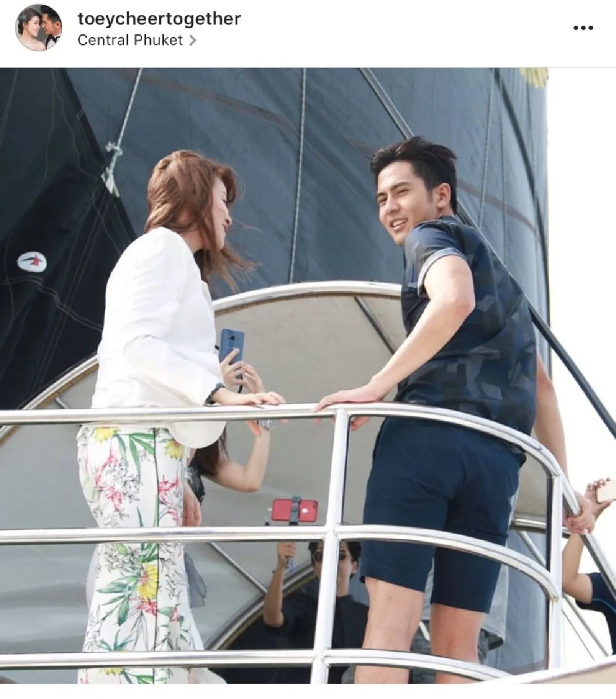 พ่อหมี-แม่หมี...“เชียร์ -เต้ย” ควงกันเที่ยวทะเลพักผ่อน