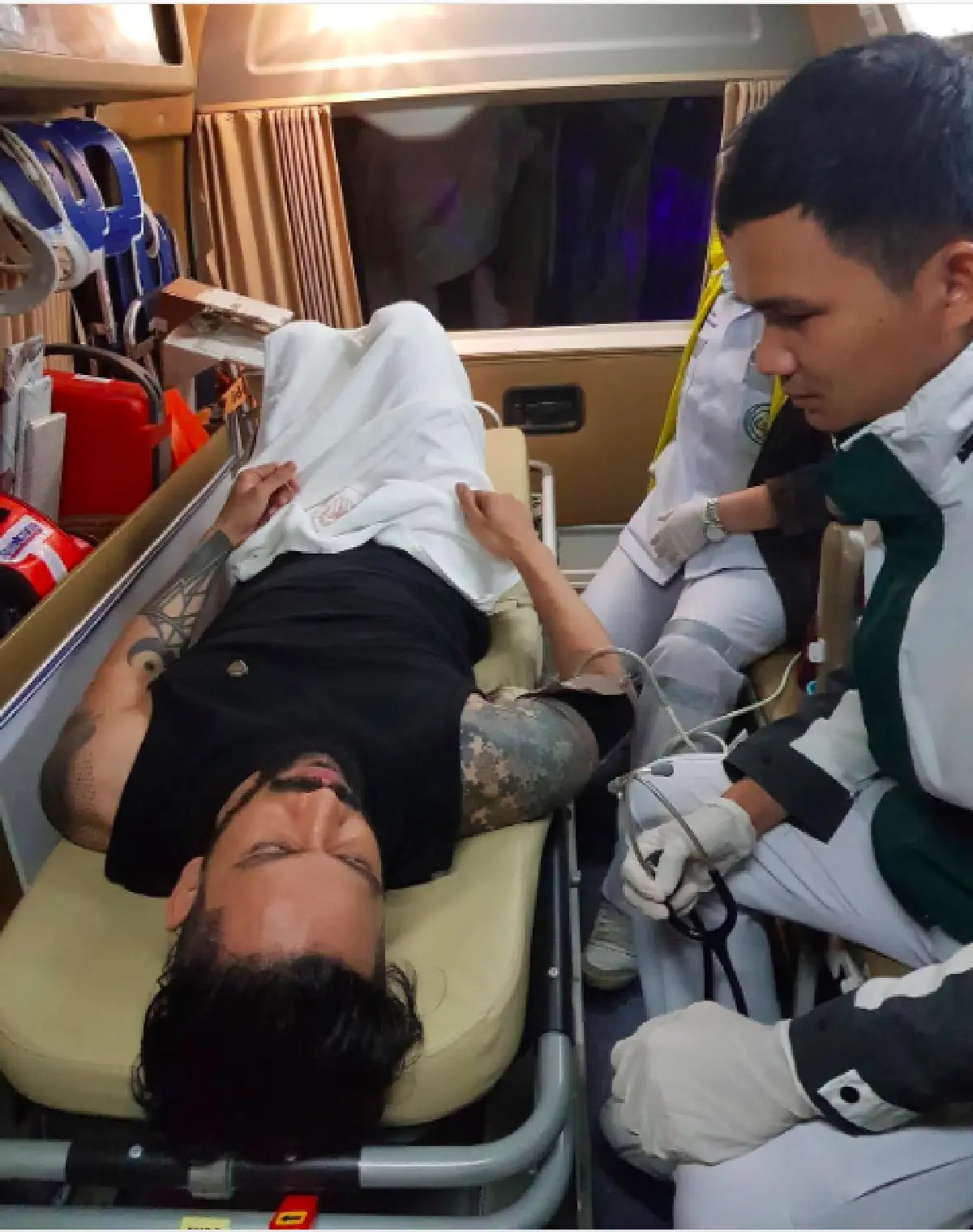 เวทีทะลุ!!  “เจ๋ง บิ๊กแอส” เกิดอุบัติเหตุขณะเล่นคอนเสิร์ต