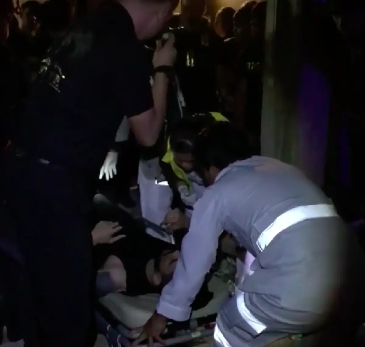 เวทีทะลุ!!  “เจ๋ง บิ๊กแอส” เกิดอุบัติเหตุขณะเล่นคอนเสิร์ต