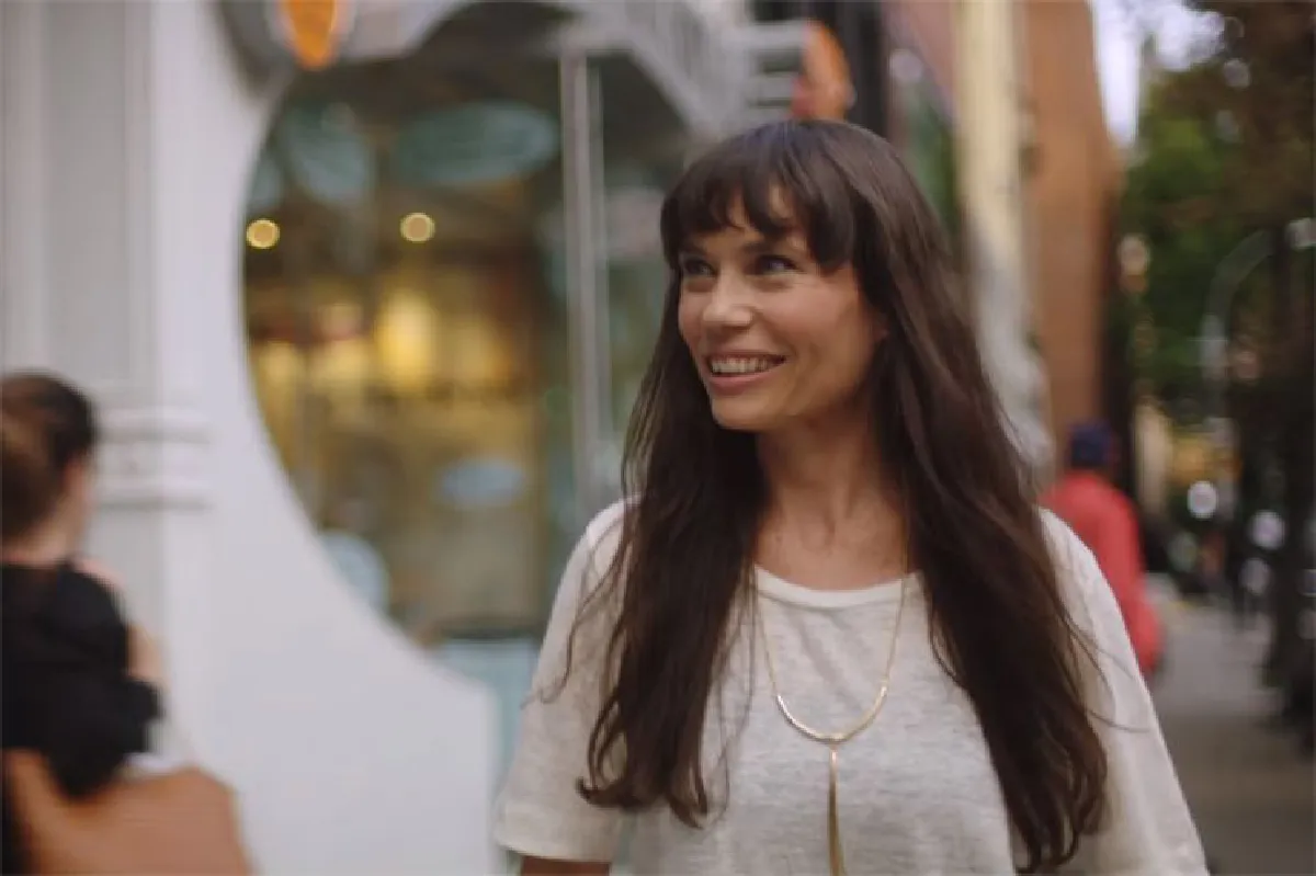 ไม่ทิ้งฝัน! หญิงสาวป่วยเป็นโรคกลัวชุมชน ออกท่องโลกผ่านกูเกิลสตรีทวิวจนโด่งดัง