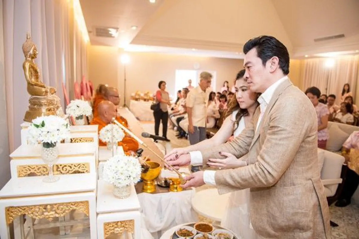 ส่องภาพงานวิวาห์ “ชาคริต-แอน” สุดอบอุ่น "คุณแม่สมลักษณ์” ร่วมอวยพร