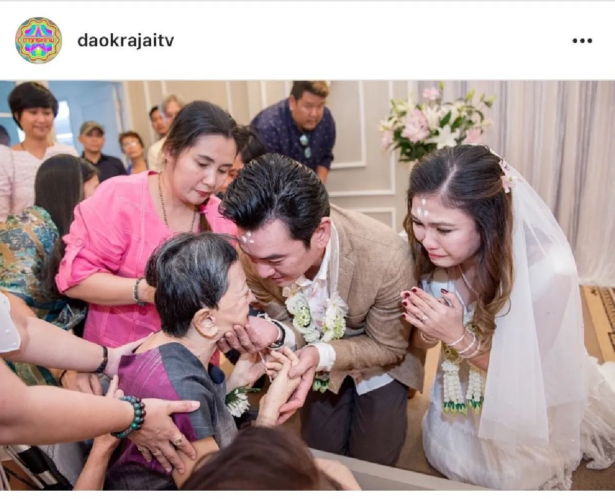ส่องภาพงานวิวาห์ “ชาคริต-แอน” สุดอบอุ่น "คุณแม่สมลักษณ์” ร่วมอวยพร