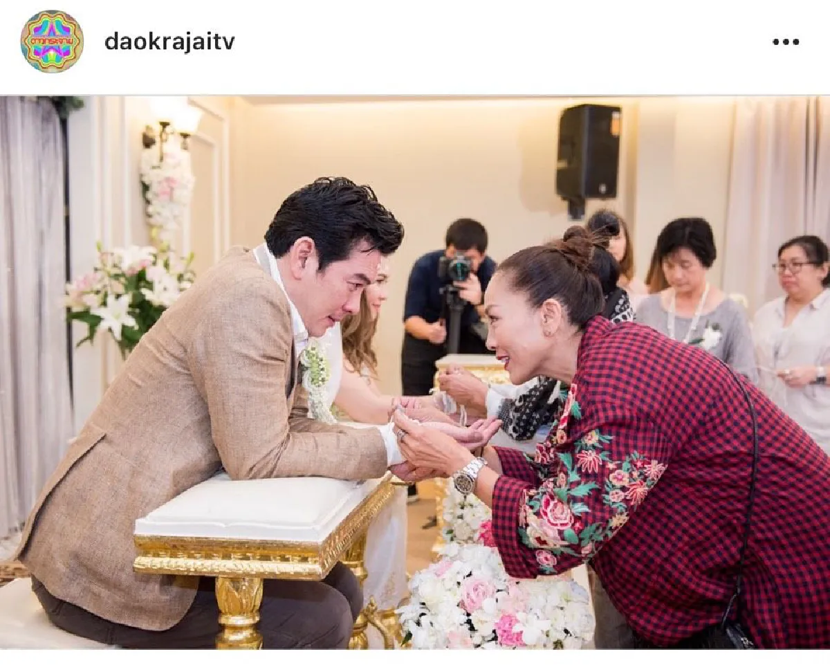ส่องภาพงานวิวาห์ “ชาคริต-แอน” สุดอบอุ่น "คุณแม่สมลักษณ์” ร่วมอวยพร