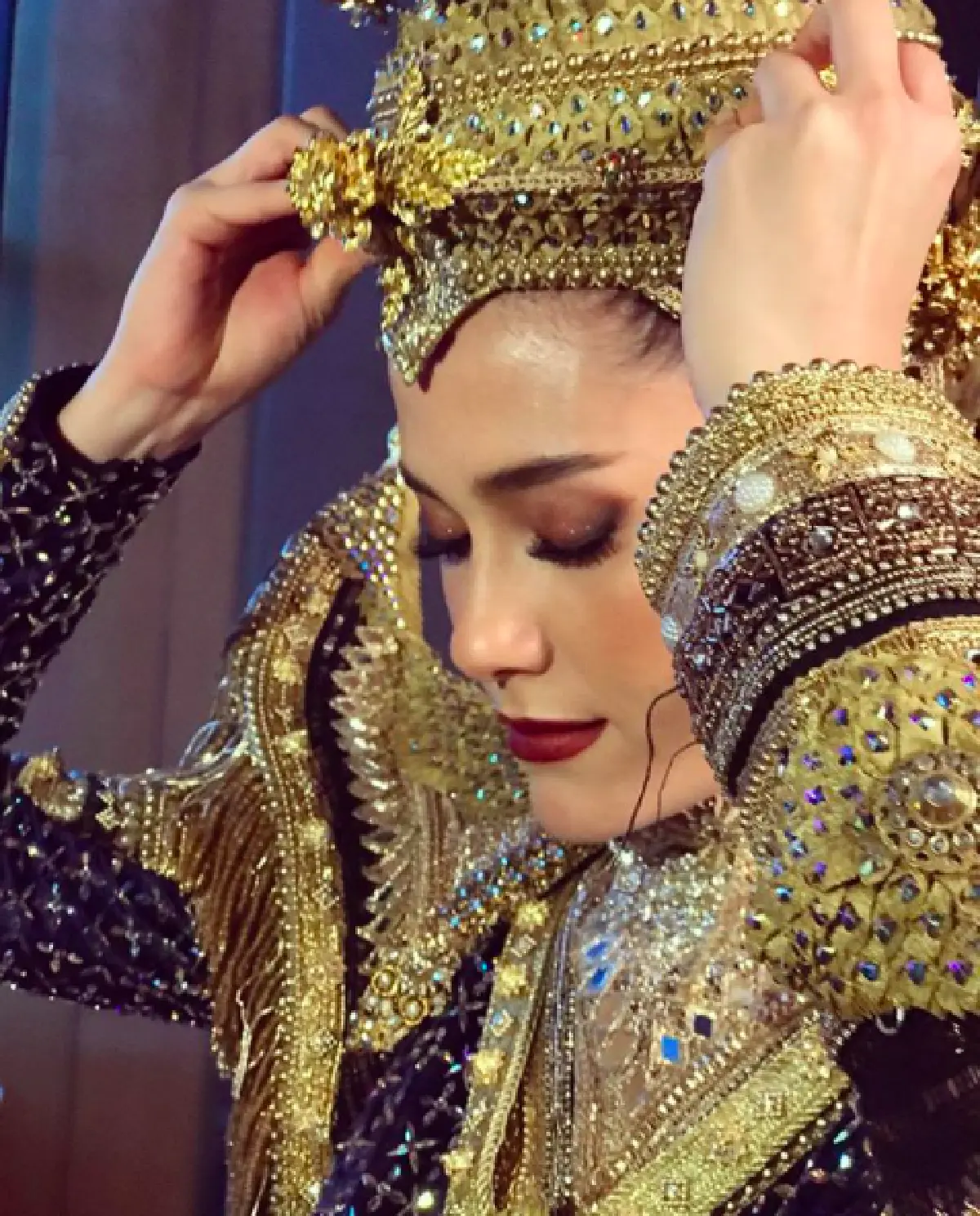 พร้อมชิงมงกุฎมิสยูนิเวิร์ส 2017  “มารีญา” ตื้นตัน! พระองค์หญิงฯ ประทานชุดและพาสปอร์ตแจ็กเก็ตให้