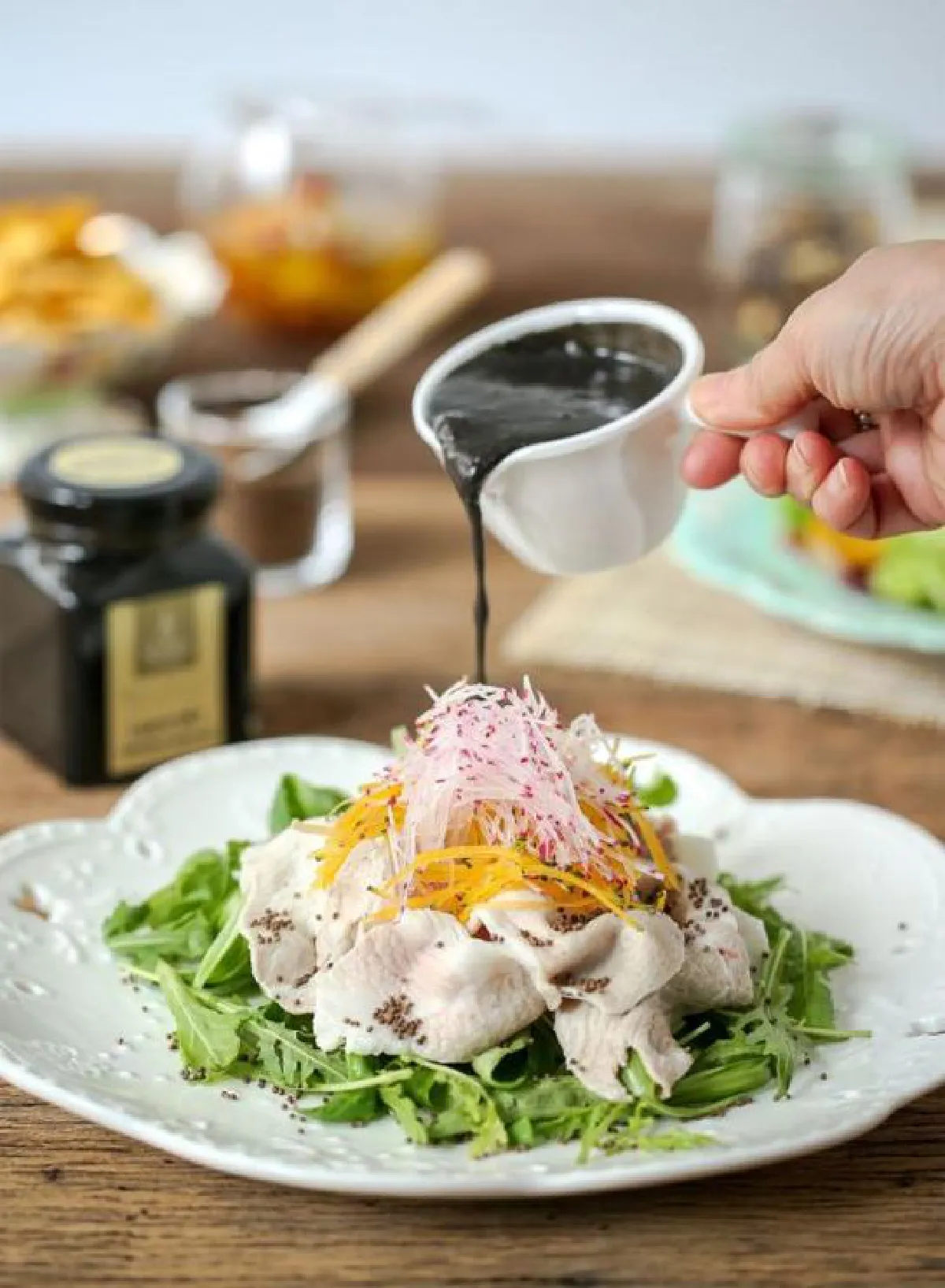 จากยอดดอยสู่บ้านเรา มื้อเบาๆ กับวัตถุดิบจากโครงการหลวง Black Sesame Dressing