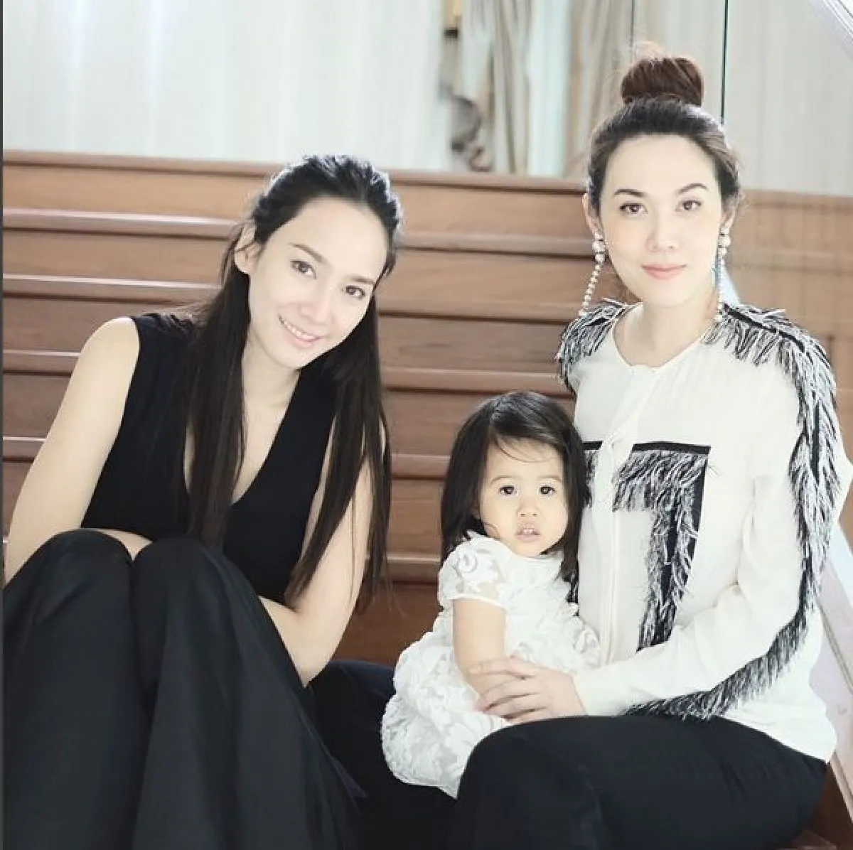 ย้อนดูภาพคู่เพื่อนซี้ “อั้ม-เมย์” ตั้งแต่อดีตจนถึงปัจจุบัน