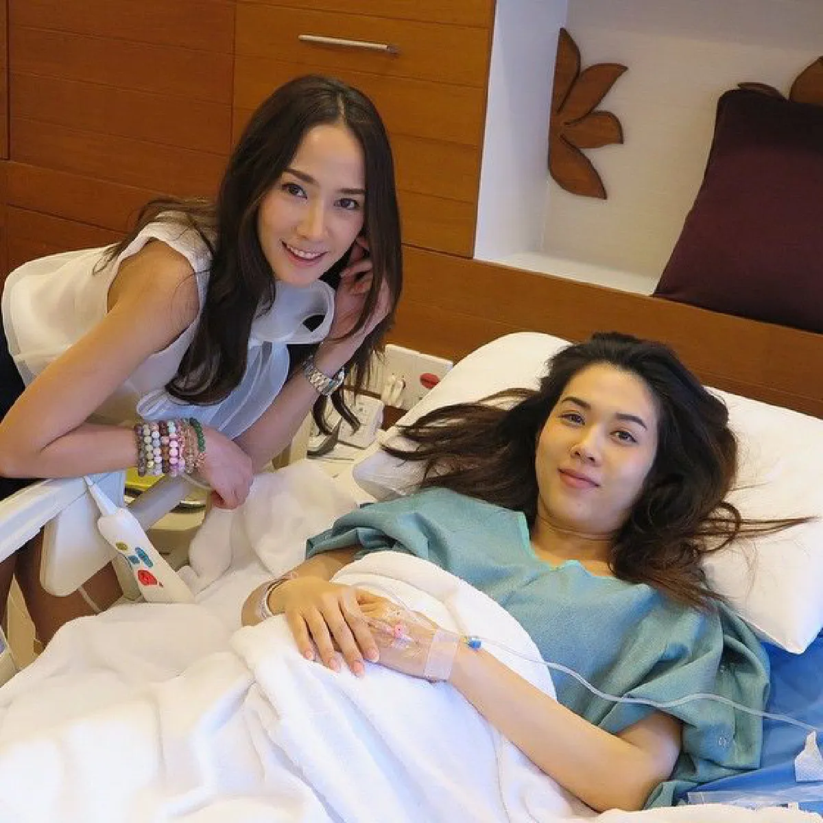 ย้อนดูภาพคู่เพื่อนซี้ “อั้ม-เมย์” ตั้งแต่อดีตจนถึงปัจจุบัน