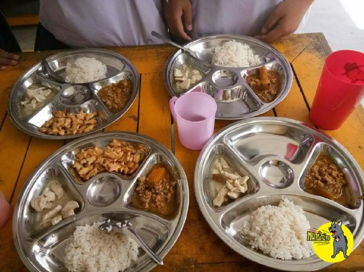 เพจดังเผยเด็กนร.ได้กินอาหารกลางวันดีขึ้นเเล้ว หลังเปิดประเด็นเรื่องทุจริต