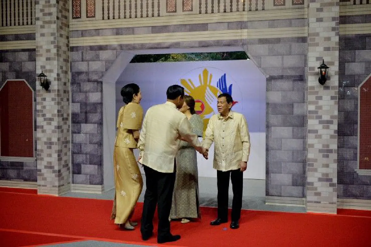 "บิ๊กตู่"พบ ดูเตอร์เต ร่วมงานเลี้ยงอาหารค่ำประชุมสุดยอดอาเซียน