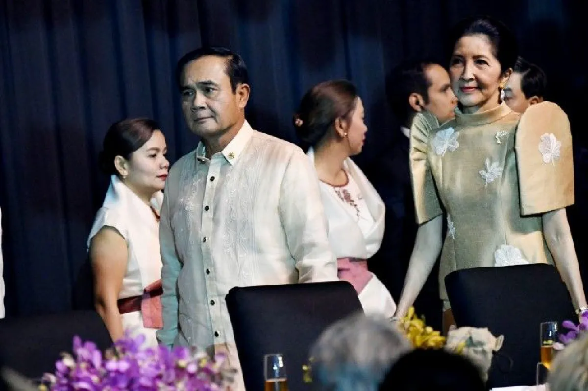 "บิ๊กตู่"พบ ดูเตอร์เต ร่วมงานเลี้ยงอาหารค่ำประชุมสุดยอดอาเซียน
