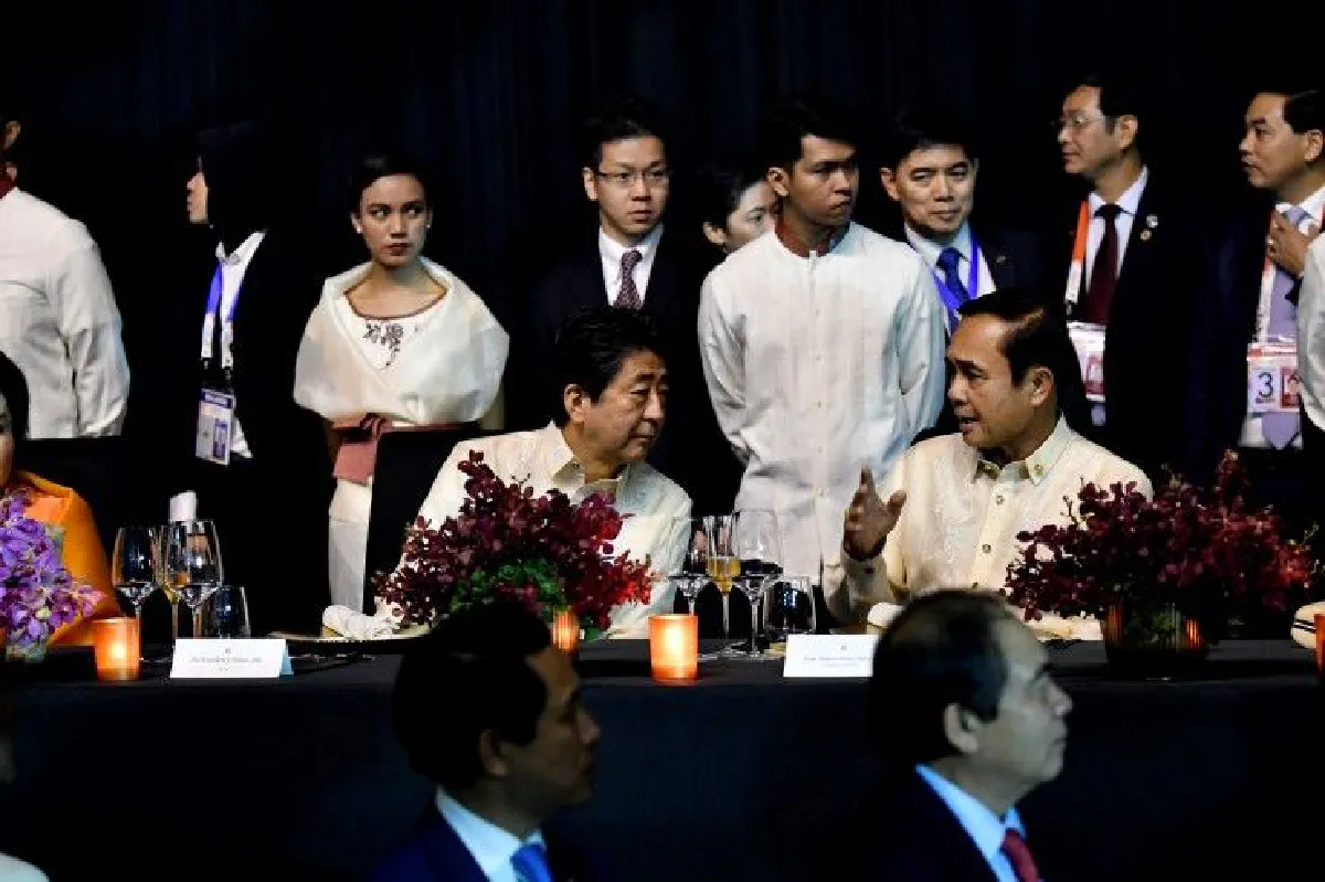 "บิ๊กตู่"พบ ดูเตอร์เต ร่วมงานเลี้ยงอาหารค่ำประชุมสุดยอดอาเซียน