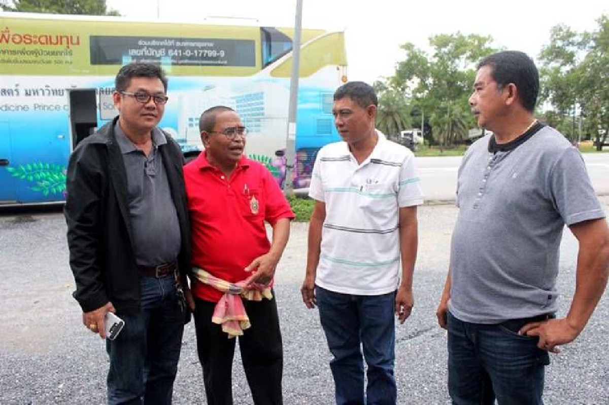 ทหารคุม4แกนนำยางเข้าค่ายขอร้องไม่ให้ชุมนุมก่อนปล่อยตัว ทหารคุม4แกนนำยางเข้าค่ายขอร้องไม่ให้ชุมนุมก่อนปล่อยตัว