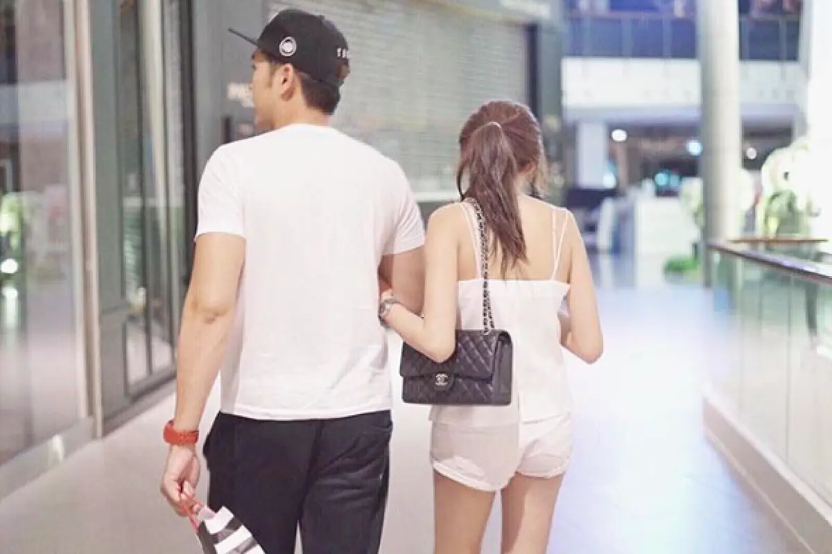 ส่องภาพหวาน “แอมป์ พีรวัศ” กับแฟนสาวสุดเซ็กซี่ลูกครึ่งญี่ปุ่น