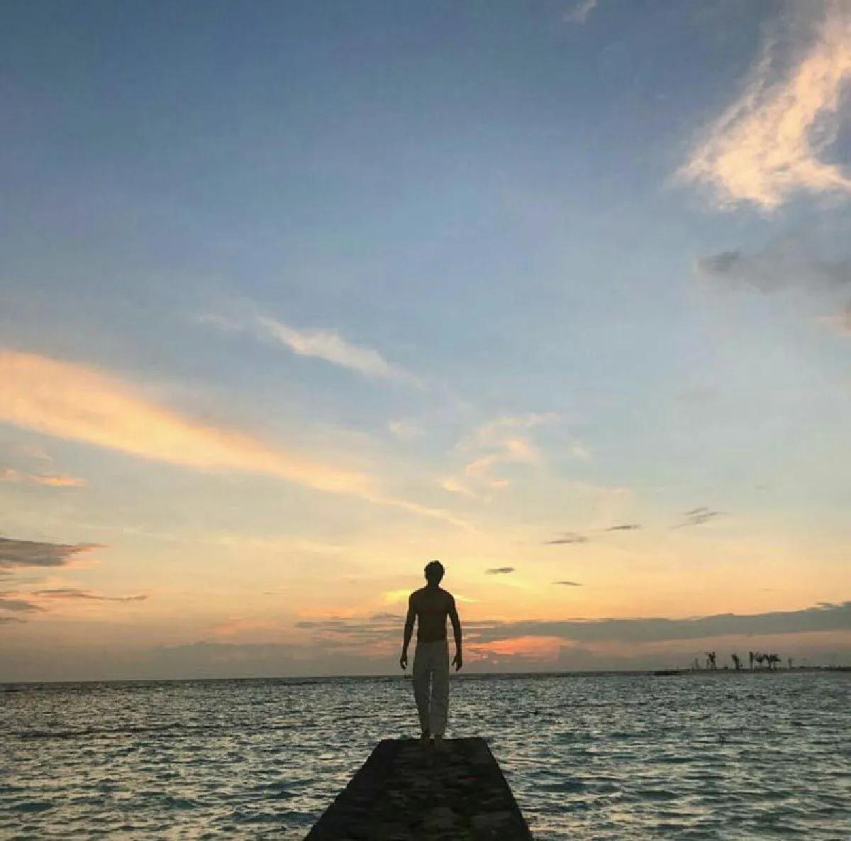 อื้อหือ..แซ่บ! ดีเจพุฒ ถอดเสื้อโชว์หุ่นล่ำซิกแพคเน้นๆที่มัลดีฟส์