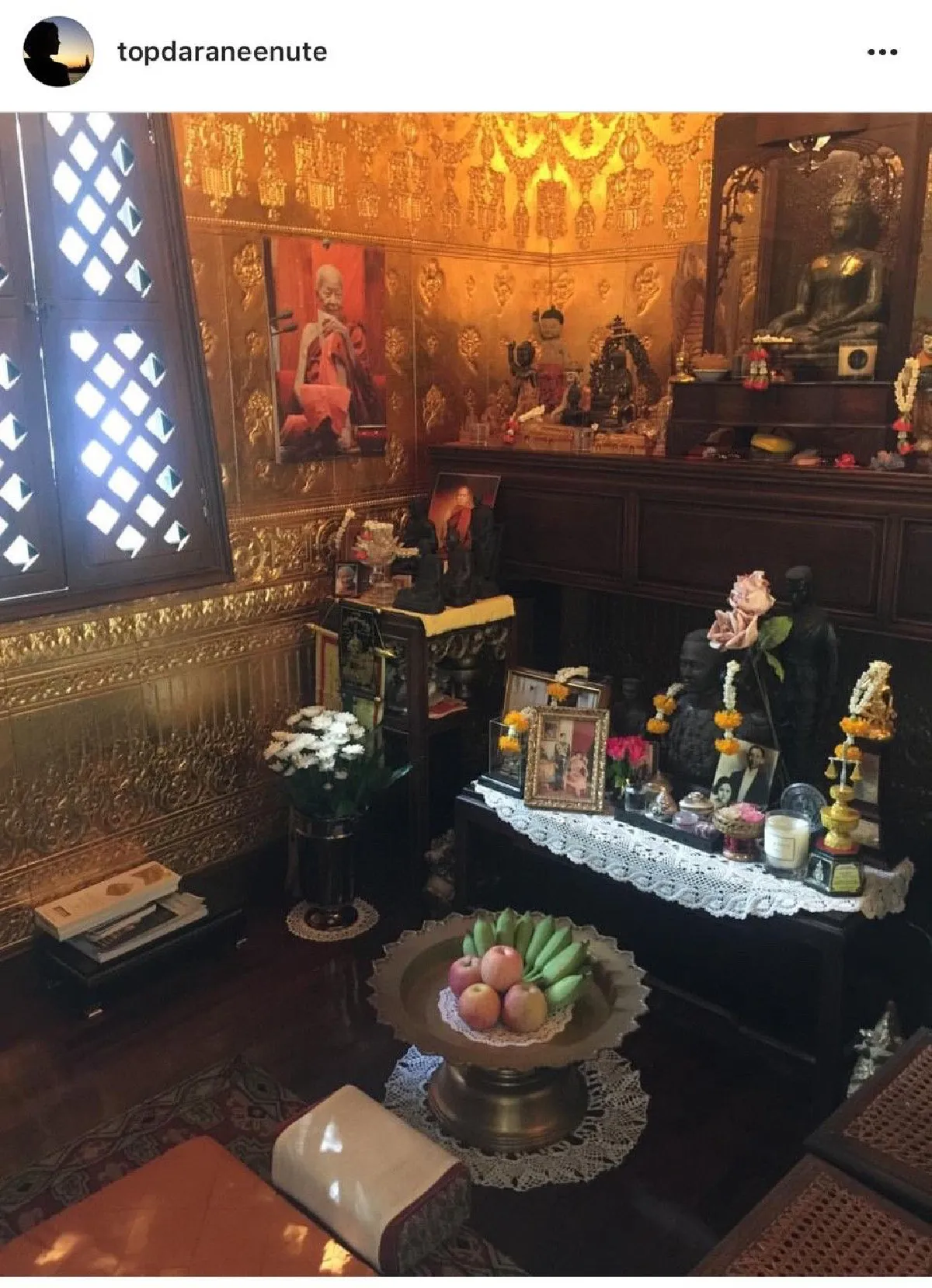 เปิดบ้านแสนร่มรื่น ของนักแสดงรุ่นใหญ่ “ท็อป ดารณีนุช” พร้อมห้องพระสีทองอร่ามตา