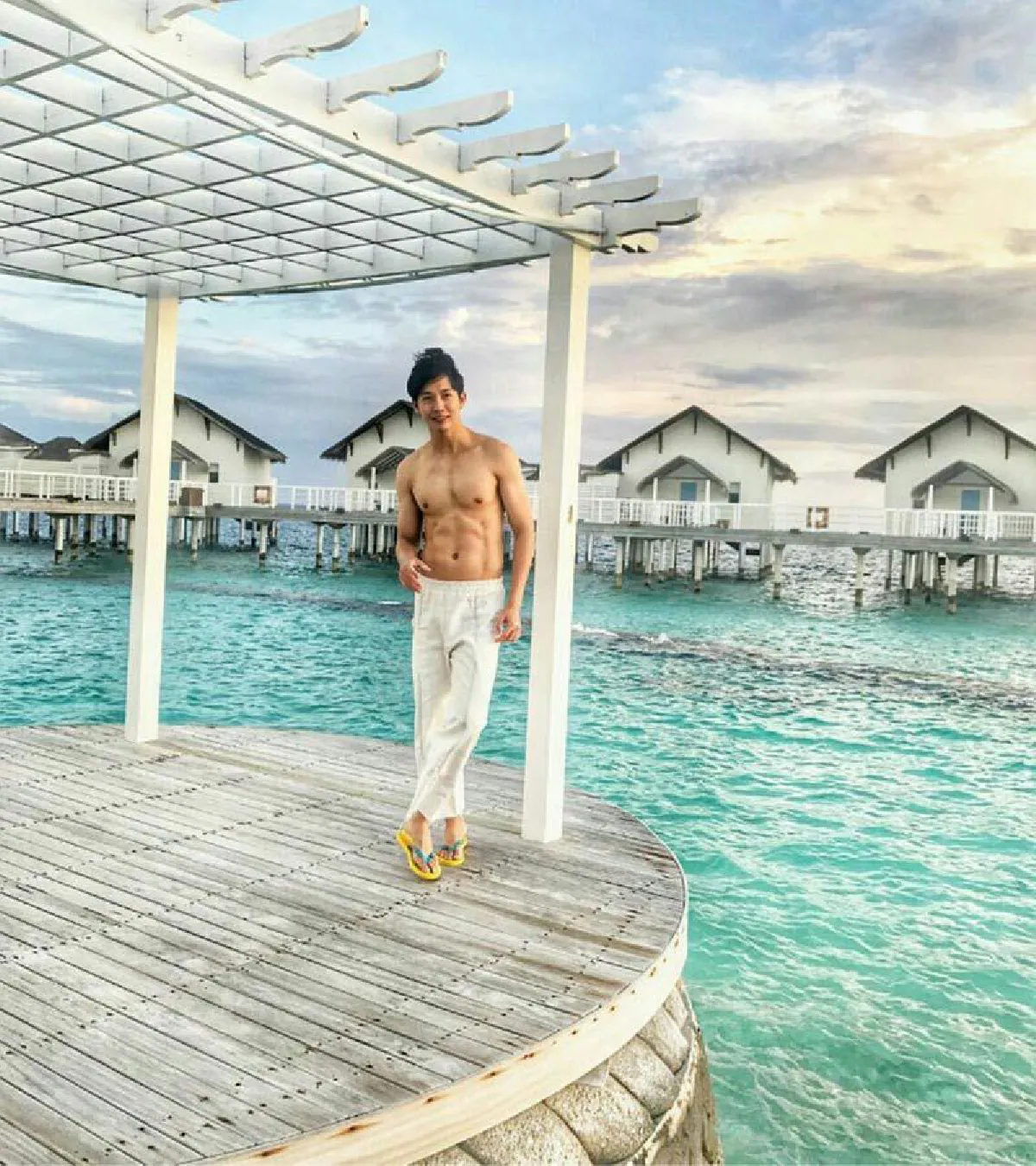 อื้อหือ..แซ่บ! ดีเจพุฒ ถอดเสื้อโชว์หุ่นล่ำซิกแพคเน้นๆที่มัลดีฟส์