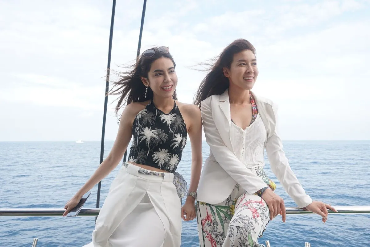 “เต้ย-เชียร์-การ์ตูน”พาฟินจัดหนักพักสุดหรูล่องเรือยอร์ชกลางทะเล