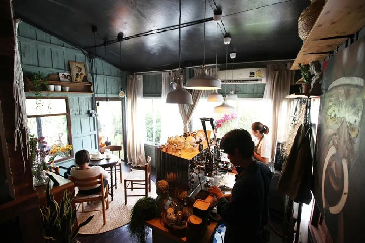 หอมกรุ่นกาแฟกลางสวน คินน์ แคฟเฟ่ แอนด์ คราฟท์